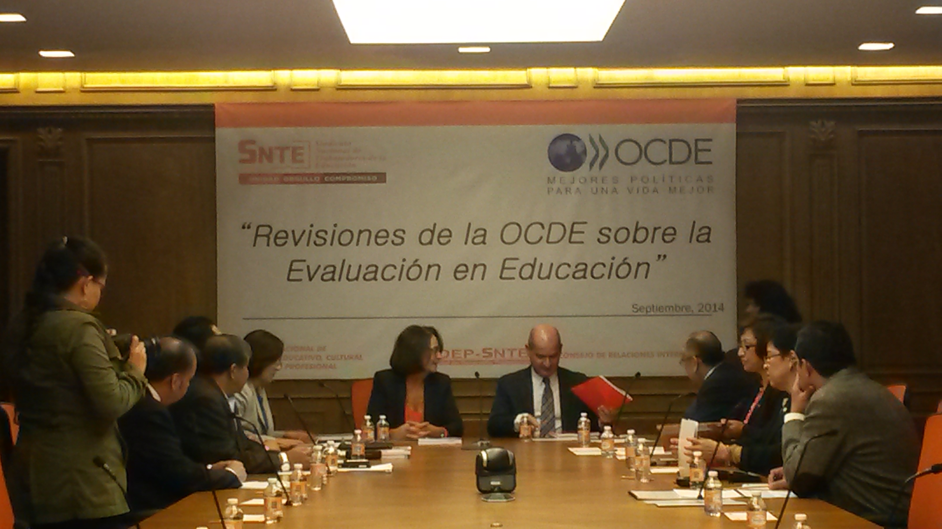 Diálogo con Dr. Paulo Santiago Director de Educación y Capacidades de la OCDE