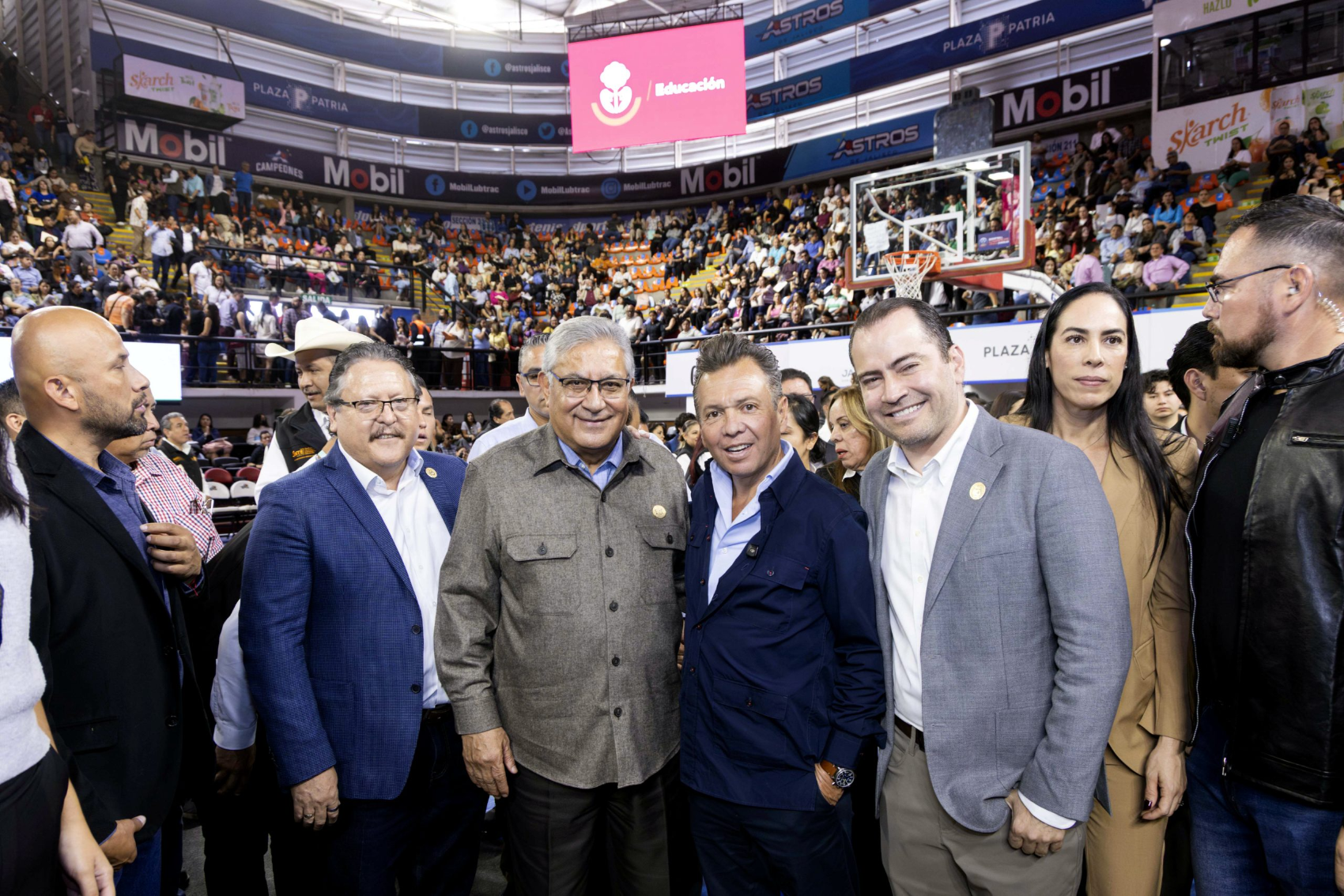 Directivos y docentes merecen un despegue salarial justo: Alfonso Cepeda